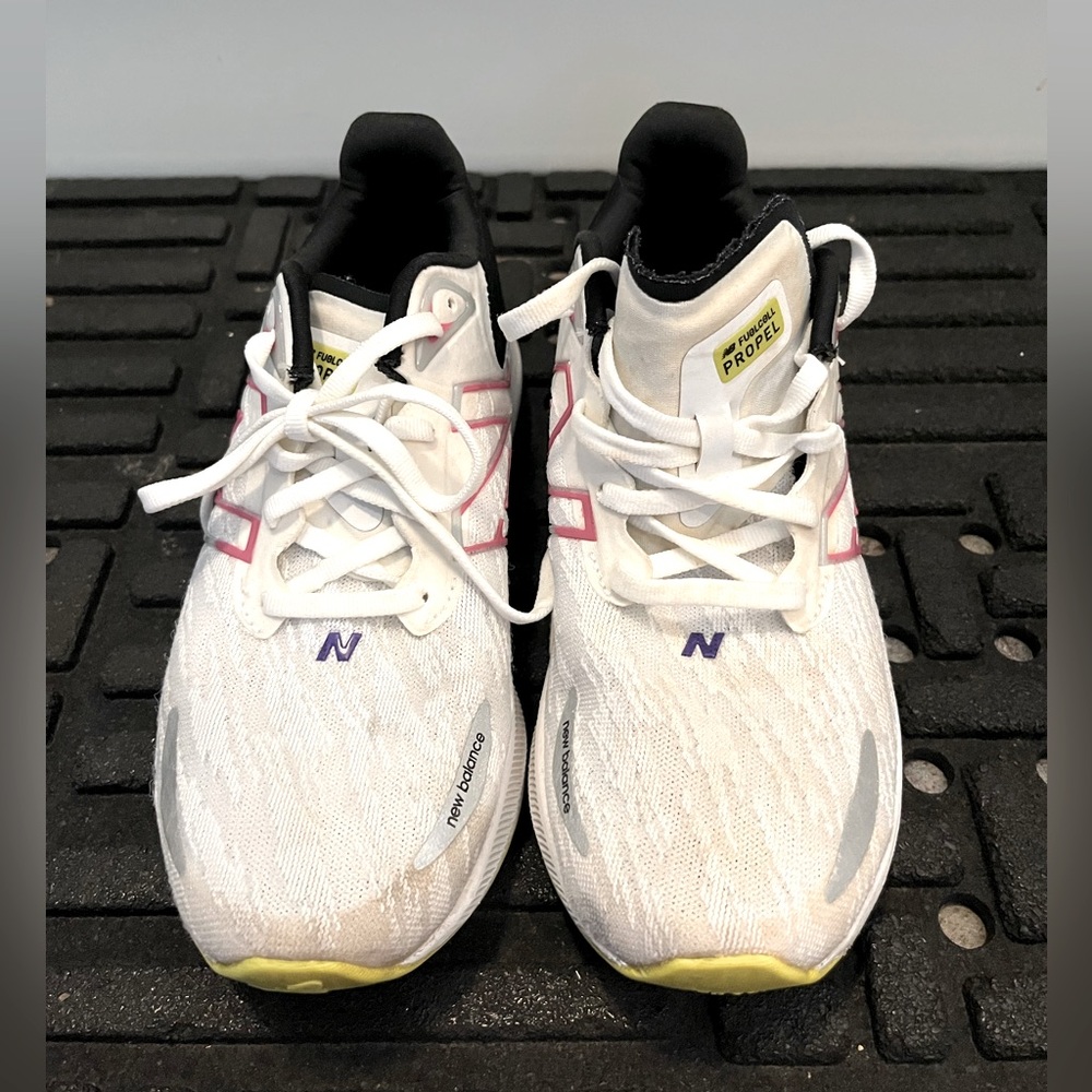 Kids New Balance® FuelCell Propel v3.  Size 4.5Y